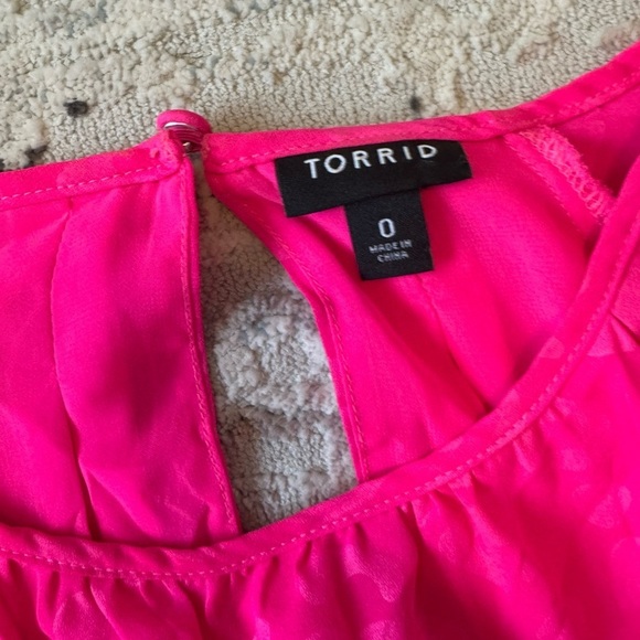 Torrid Vibrant Pink Women's Top size 10 (torrid 0) - Picture 2 of 2